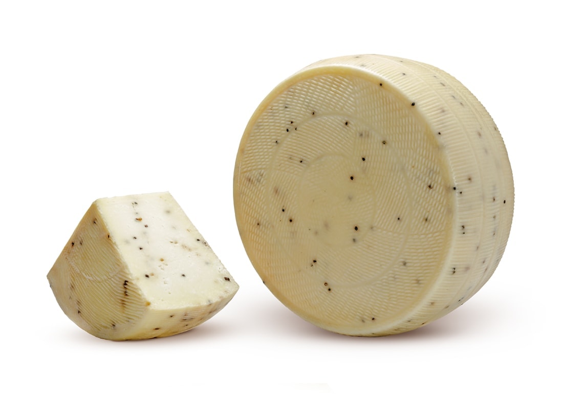 Pecorino pepato stagionato Schafskaese gereift mit Pfeffer 1